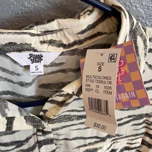 NWT zebra print button down top - Picture 2 of 5
